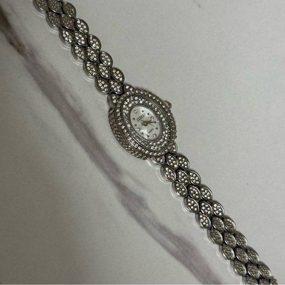 Retro Y2K Silver and White Crystal accents Vintage Quartz Watch Stainless steel - Picture 3 of 4